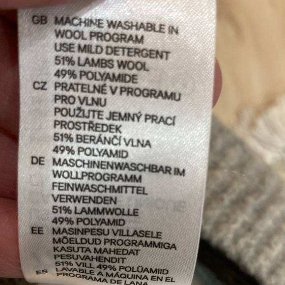 H&M Lambs Wool Hat & bonus boot socks - Picture 12 of 16